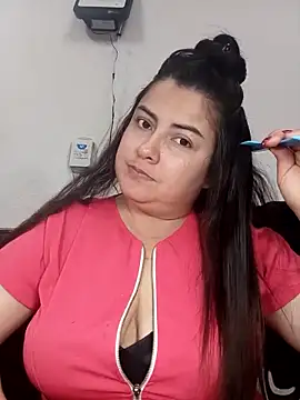 Snapshot of Bella_diamond01 chatting on February 2026 01:09:02 PM Bella diamond01 online show from February 2026 01:09:02 PM