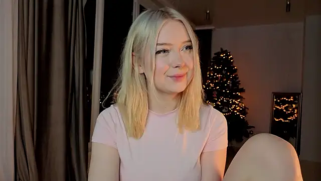 Snapshot of ChristinBland chatting on February 2026 07:47:02 PM ChristinBland online show from February 2026 07:47:02 PM