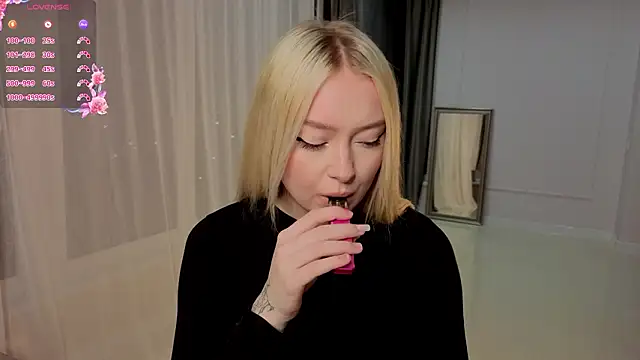 Snapshot of ChristinBland chatting on March 2026 07:53:02 PM ChristinBland online show from March 2026 07:53:02 PM