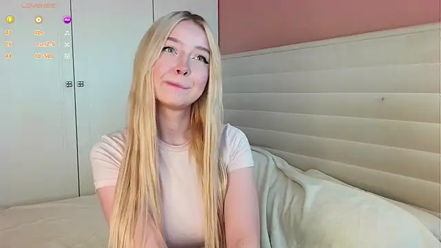 Snapshot of ChristinBland chatting on April 2026 01:34:01 PM ChristinBland online show from April 2026 01:34:01 PM