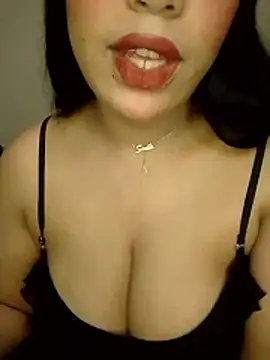 Snapshot of madleen_Mm chatting on June 2026 12:07:02 PM madleen Mm online show from June 2026 12:07:02 PM
