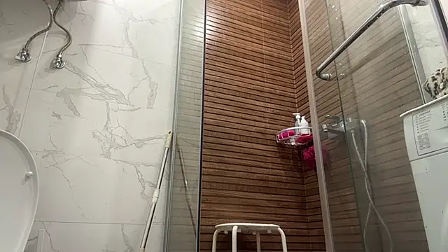 selena favn online show from April 2026 01:39:01 AM