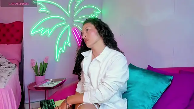 JeiLovee online show from May 2026 11:38:02 AM