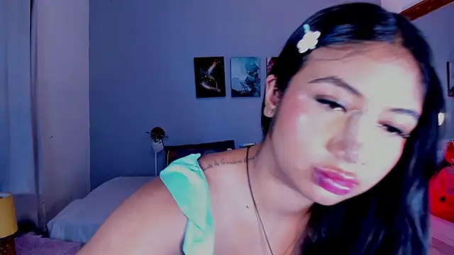 KimTaylorW online show from June 2026 03:22:02 AM