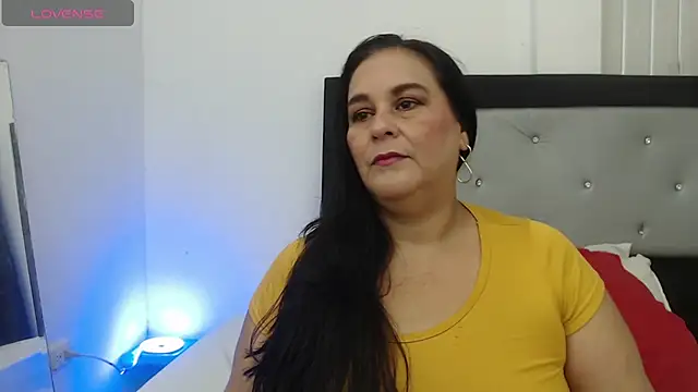 Snapshot of Sharlot_curvy chatting on April 2026 07:33:02 PM Sharlot curvy online show from April 2026 07:33:02 PM