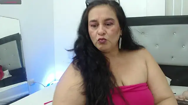 Snapshot of Sharlot_curvy chatting on April 2026 05:51:02 PM Sharlot curvy online show from April 2026 05:51:02 PM