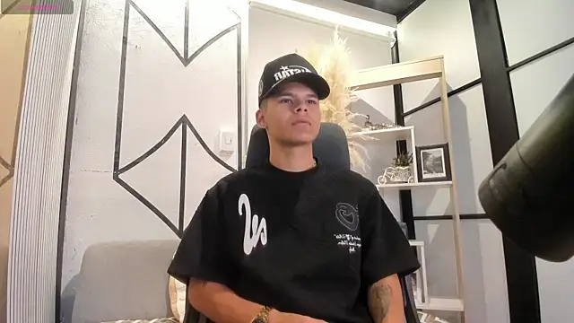 DylanRoyce  online show from May 2026 12:46:01 PM