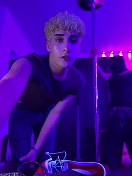 JULIANRAY online show from February 2026 02:53:02 AM