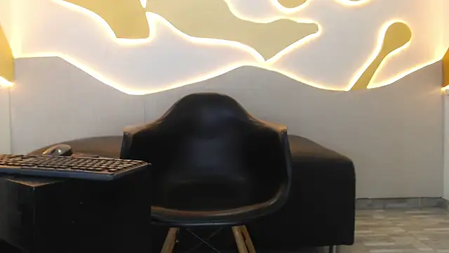 Hollmanhot online show from May 2026 07:55:01 PM