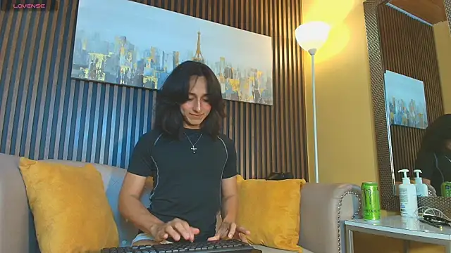 Snapshot of Elisasue chatting on April 2026 11:57:01 PM Elisasue online show from April 2026 11:57:01 PM