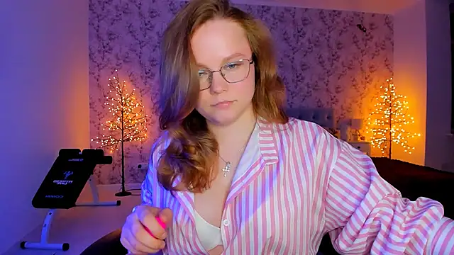 Snapshot of AngellaRud chatting on February 2026 07:35:01 PM AngellaRud online show from February 2026 07:35:01 PM