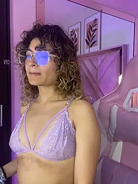 emilyjonesss  online show from April 2026 09:52:01 PM