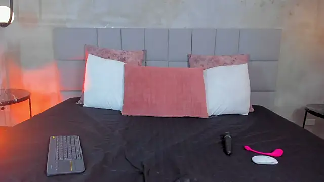 Olivia Sinclair online show from March 2026 12:53:02 PM