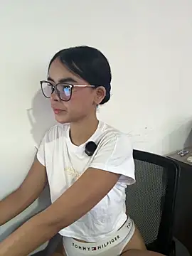 kitty rousse01 online show from March 2026 12:23:01 PM