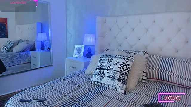 Ivi jones  online show from April 2026 08:17:01 PM