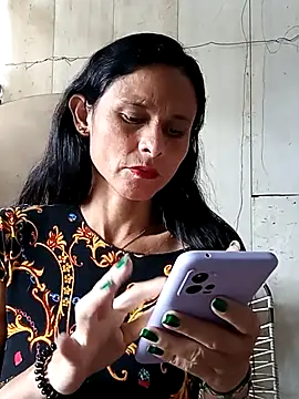 yuliitza4 online show from April 2026 02:47:01 PM