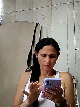 yuliitza4 online show from May 2026 01:16:02 PM