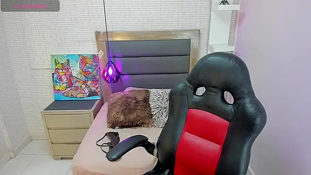 LESLYSIMPSON online show from March 2026 07:43:02 PM