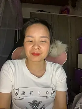 Snapshot of Ivy_Trix2 chatting on April 2026 02:37:01 PM Ivy Trix2 online show from April 2026 02:37:01 PM