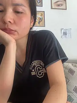 Snapshot of Ivy_Trix2 chatting on April 2026 03:39:02 AM Ivy Trix2 online show from April 2026 03:39:02 AM