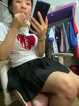 Snapshot of Ivy_Trix2 chatting on April 2026 04:17:02 AM Ivy Trix2 online show from April 2026 04:17:02 AM