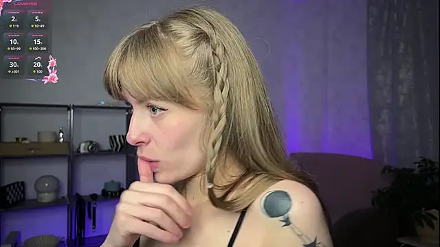 RosaMoore online show from April 2026 02:52:02 PM