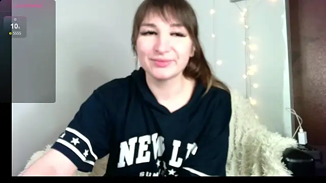Snapshot of Birdie_Kiss chatting on May 2026 08:16:02 PM Birdie Kiss online show from May 2026 08:16:02 PM