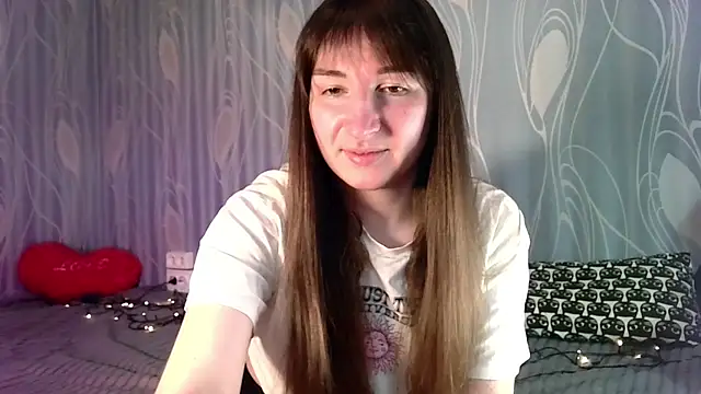 Snapshot of Birdie_Kiss chatting on May 2026 01:28:02 PM Birdie Kiss online show from May 2026 01:28:02 PM