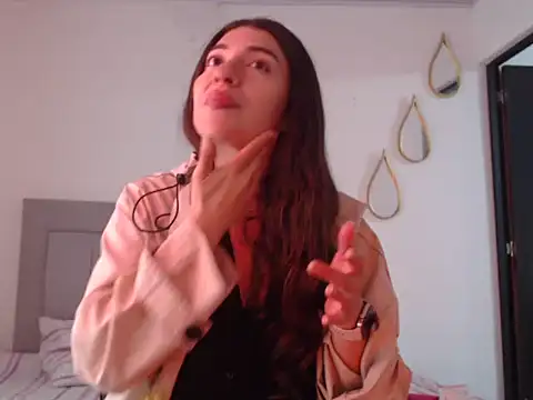 Snapshot of Julietaamado chatting on June 2026 04:44:01 PM Julietaamado online show from June 2026 04:44:01 PM