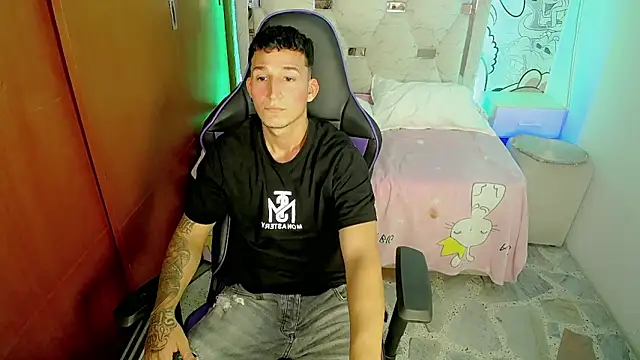 Snapshot of Dmitryy_ chatting on February 2026 06:06:02 PM Dmitryy online show from February 2026 06:06:02 PM