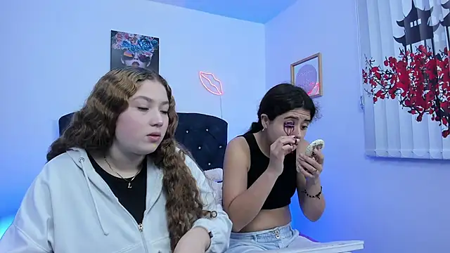 valeria and zoe online show from March 2026 01:47:01 PM