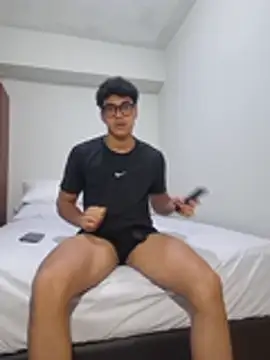 Snapshot of SweetMig chatting on March 2026 03:56:01 AM SweetMig online show from March 2026 03:56:01 AM