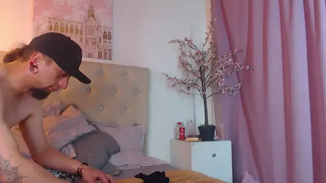 Rommen N Zoe online show from May 2026 01:55:02 AM