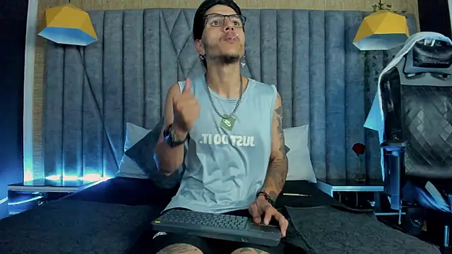 DanteLuxx online show from March 2026 11:18:01 PM