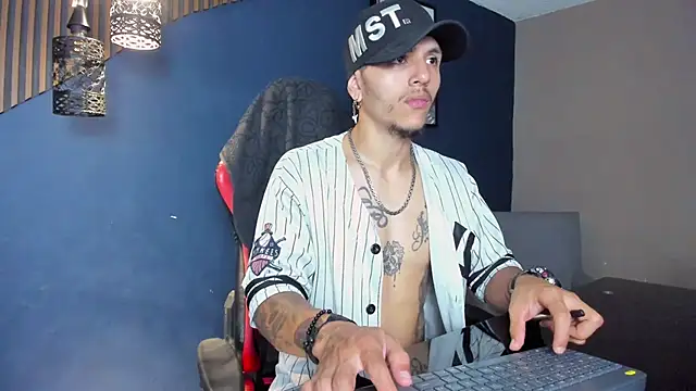 DanteLuxx online show from March 2026 03:00:02 AM