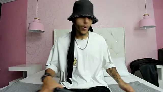 DanteLuxx online show from April 2026 08:07:01 PM