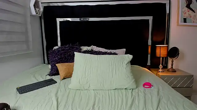 Tiana moon online show from May 2026 10:50:03 PM