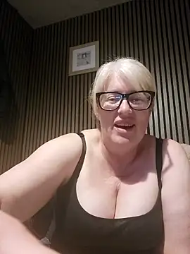FlirtyFleur-x online show from May 2026 09:13:01 PM