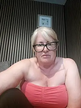 FlirtyFleur-x online show from May 2026 06:58:01 PM