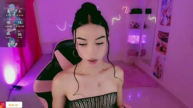IamAndrea01 online show from May 2026 08:25:02 PM