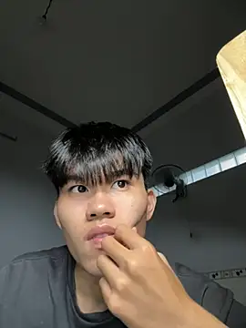 Snapshot of DuckDuyy chatting on February 2026 06:45:02 AM DuckDuyy online show from February 2026 06:45:02 AM