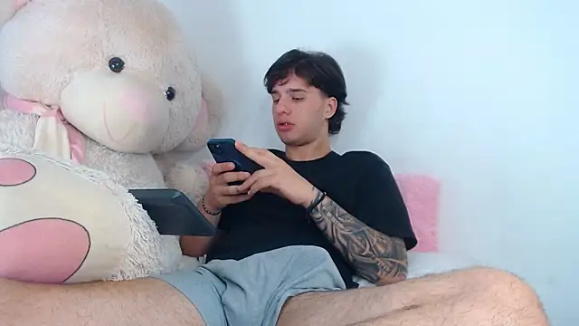EXCLUSIVE8 online show from May 2026 06:02:01 PM