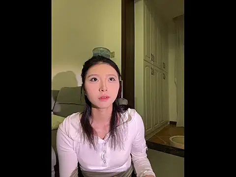 Y--F--LOVE online show from March 2026 12:55:01 PM