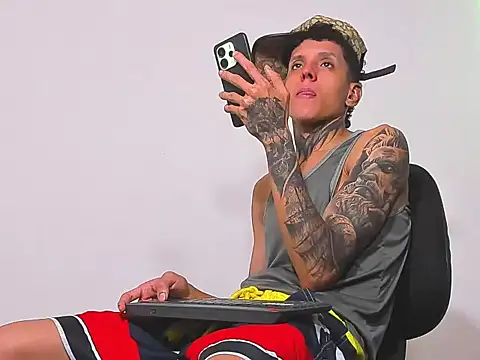 Snapshot of gabriel_reyes21 chatting on May 2026 01:06:01 PM gabriel reyes21 online show from May 2026 01:06:01 PM
