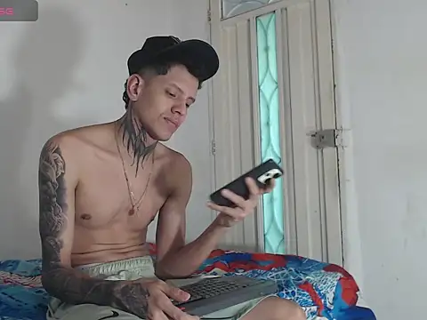 Snapshot of gabriel_reyes21 chatting on July 2026 10:16:01 PM gabriel reyes21 online show from July 2026 10:16:01 PM