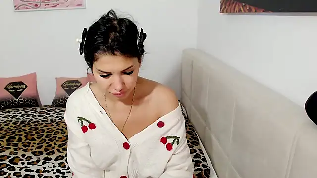 NickyHotXO online show from May 2026 04:32:02 AM