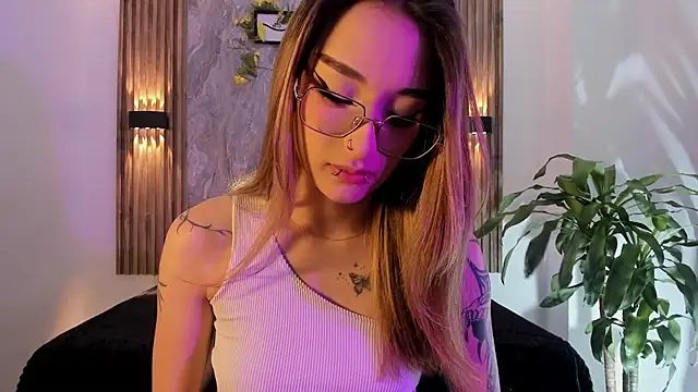 Melodylanee online show from May 2026 11:07:01 AM