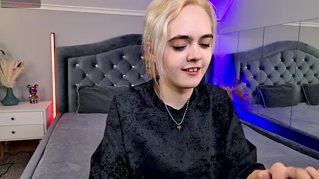 Snapshot of Bambi_Bloom chatting on March 2026 06:47:01 AM Bambi Bloom online show from March 2026 06:47:01 AM