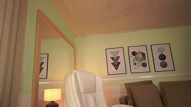 Snapshot of MandyCollins chatting on April 2026 11:33:02 AM MandyCollins online show from April 2026 11:33:02 AM