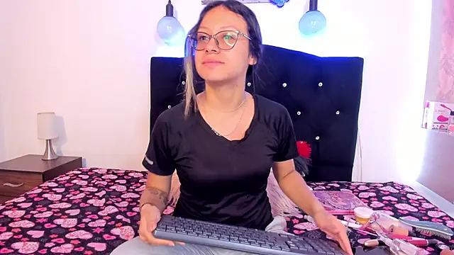 Snapshot of katyy_b chatting on March 2026 01:06:01 PM katyy b online show from March 2026 01:06:01 PM